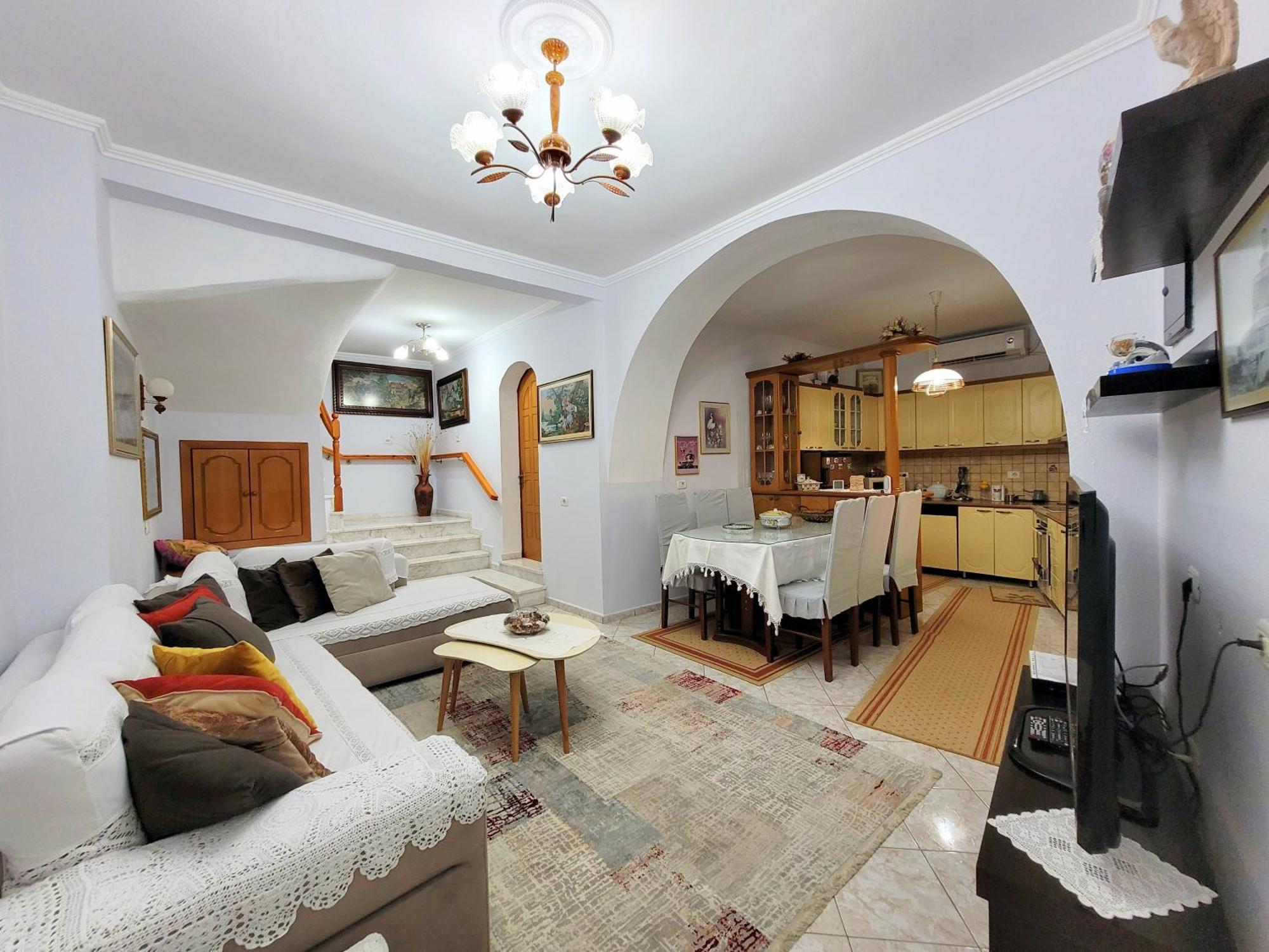 Marbi Guest House Gjirokastër 外观 照片